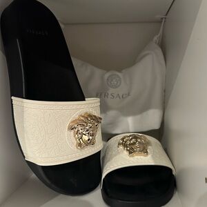 Versace Medusa Rubber Pool Slides with bag and box worn once! White/Black/Gold